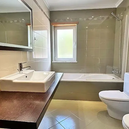 Heilige Efigenie By Interhome Vakantiehuis Lourinhã